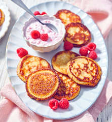 Mini-Pfannkuchen mit Himbeerskyr