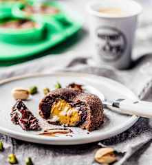 Fondanty czekoladowe z kremem pistacjowym