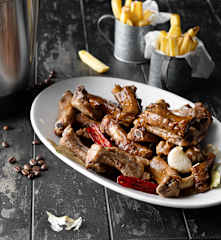 香煎猪肋排配咖啡酱汁