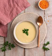 Jesienna zupa z pieczonego kalafiora i soczewicy