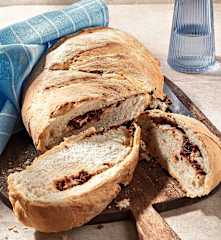 Παραδοσιακό γεμιστό ψωμί με προζύμι