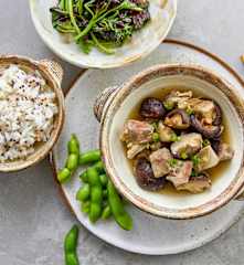 午餐（蒸香菇去皮鸭腿肉、盐水毛豆、清炒苋菜、藜麦大米饭）