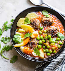 Soupe aux boulettes de bœuf, pommes de terre et petits pois