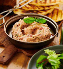 Mediterraner Dip zum Grillen