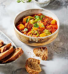 Fleischiger Kartoffel-Spitzkohl-Eintopf