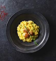 Risotto al azafrán con vieiras