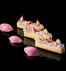 Antonio Bachour: Crème Fraîche Cheesecake with Strawberry Sherbet (Metric)