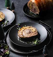 Cuna de cordero rellena con puerro y queso de cabra