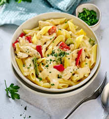 Paprika-Sahne-Hähnchen mit Penne