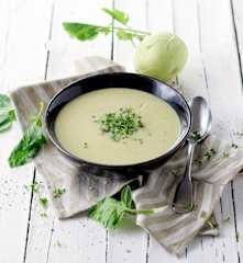 Kohlrabicremesuppe mit Kresse