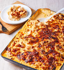 Peito de frango gratinado com molho de tomate seco