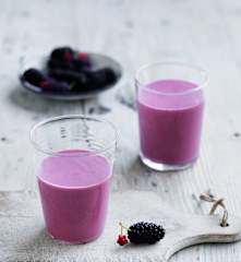 莓果牛油果奶昔