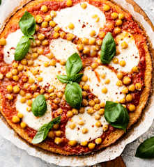 Pizza di cavolfiore con ceci