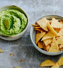 Chips croustillantes et guacamole