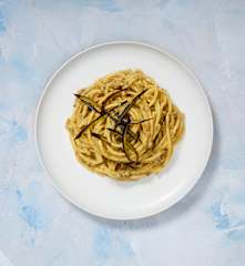 Nidi di spaghetti con crema di melanzane