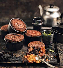 Minicakes aux dattes, noisettes et fleur d'oranger