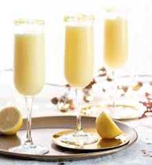 Cóctel de cava y piña