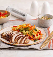 Pieczone piersi z kurczaka w pięciu smakach z ryżem i warzywami