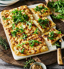 Ziegenkäse-Fladen mit Rosmarin-Honig