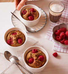Haferflockenküchlein mit Himbeeren und Kokos