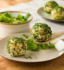 Sellerie-Semmelknödel mit RUPP Enzian