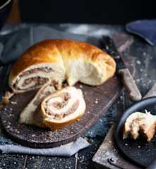 Germstrudel mit Walnussfüllung