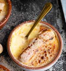 Szampański crème brûlée z biszkoptami