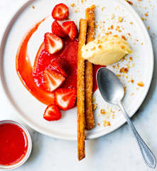 Crémeux et biscuit citron, coulis de fraise
