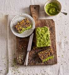 Pudim de feijão com creme de abacate