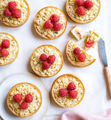 Tartelettes crumble pistache et framboise