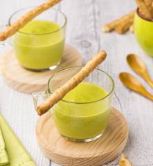 Vellutata fredda di zucchine, zafferano e ricotta