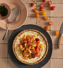 Quiche de húmus com tomate