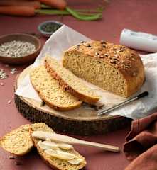 Pan de calabacín y zanahoria con pipas