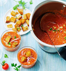 Gaspacho de tomate aux croûtons persillés