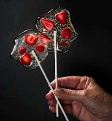 Chupa-chupas com morangos