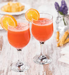 Spritz sans alcool fraise-gingembre