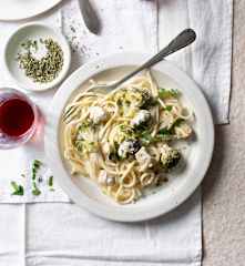 One-Pot-Pasta mit Poulet und Brokkoli
