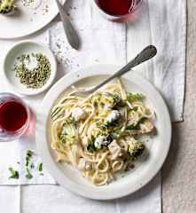 One-Pot-Pasta mit Hähnchen und Brokkoli