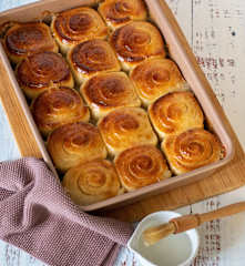 Pani popo (Samoan coconut buns)