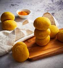 Focaccine alla curcuma