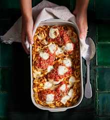 Frango pizzaiola com massa fresca