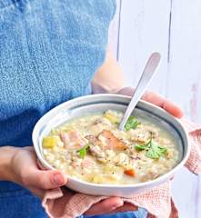 Soupe irlandaise à l'orge, au lard fumé et aux légumes