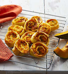 Girelle di sfoglia con crema di zucca e speck