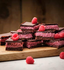 Raw Chocolate, Raspberry and Macadamia Bars