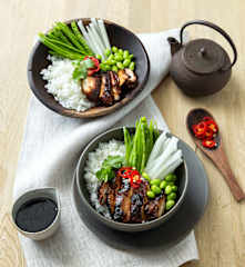 Sticky chicken with infused rice and daikon