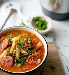 Goulasch aux légumes, pois chiches et chorizo