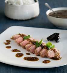 Πάπια με δαμάσκηνα και espresso