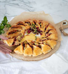 Festive camembert wreath