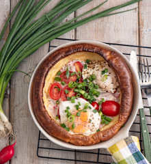 Wytrawny naleśnik dutch baby z serem kanapkowym