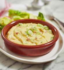 Aligot mit Speck und Frühlingszwiebeln